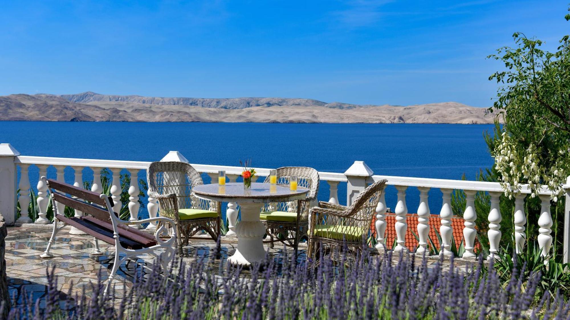 Villa Lilly Цезарица Екстериор снимка