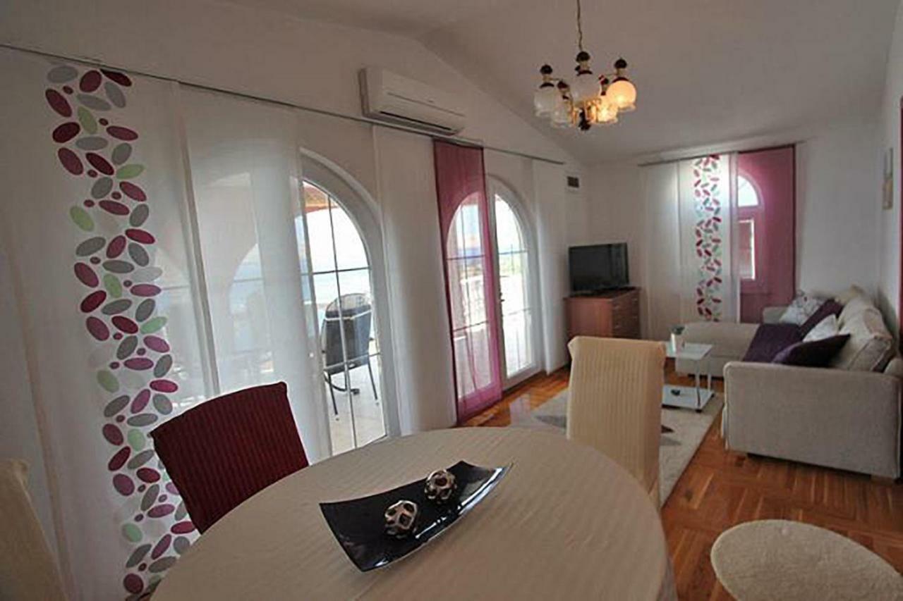 Villa Lilly Цезарица Екстериор снимка